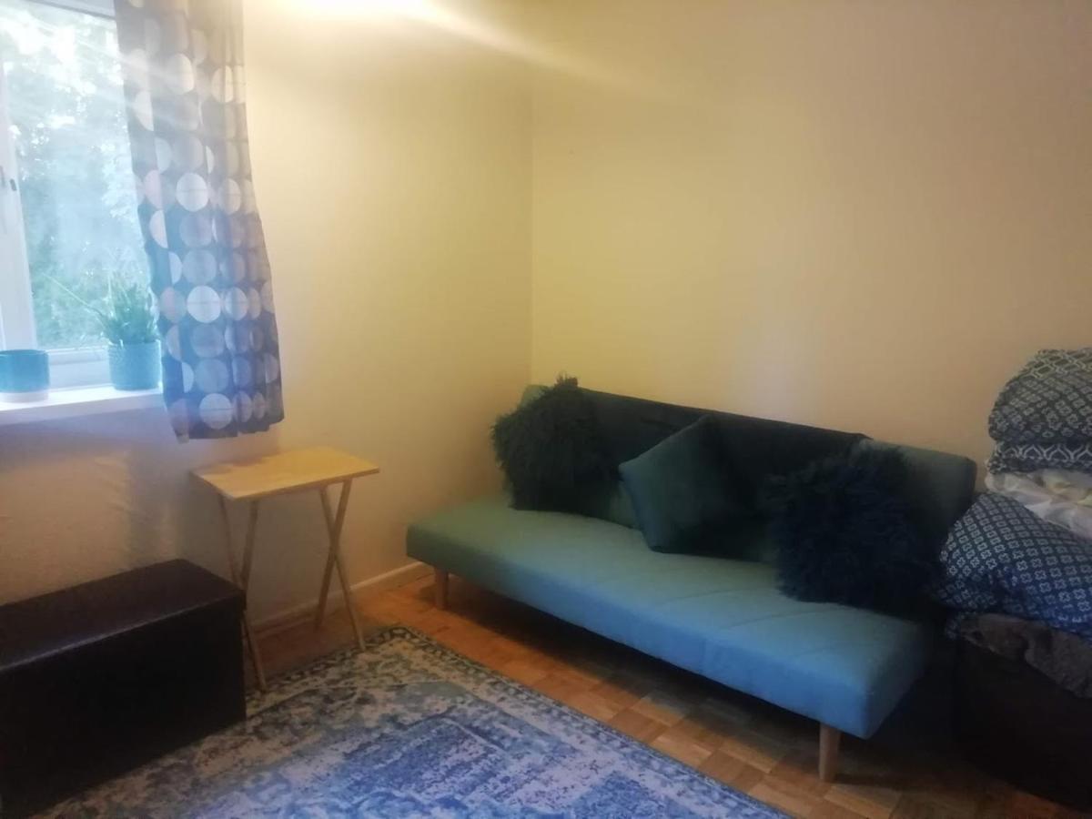 Single Bedroom In A Cozy Maisonette - Bushey Eksteriør billede